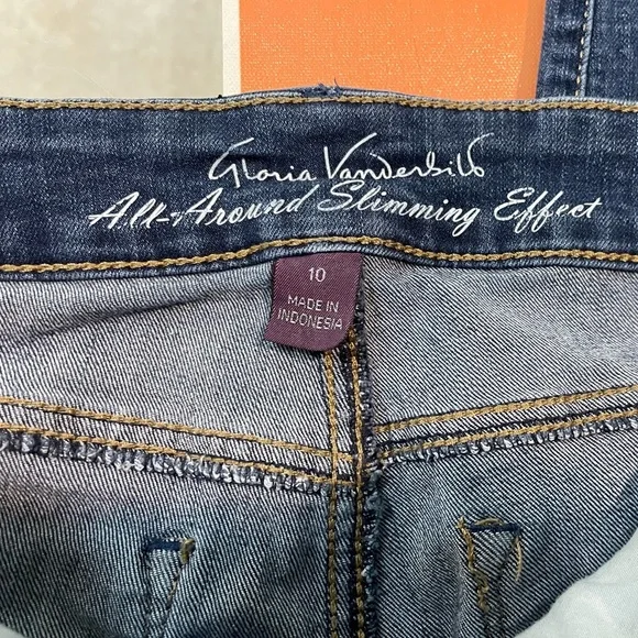 Gloria Vanderbilt Jessa all around slimming size 10

BX - Picture 4 of 7